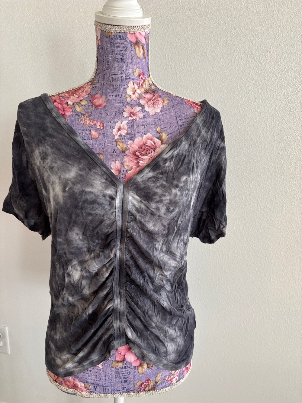 American eagle outfitters Tie-Dye V-Neck Ruched Front Women's Top - Black/Grey